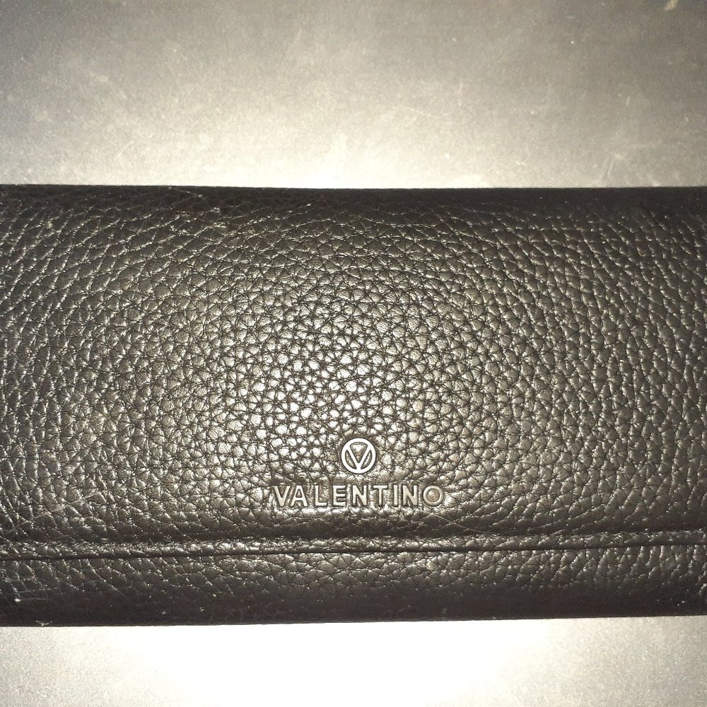 VALENTINO PEBBLE LEATHER CHAIN WALLET